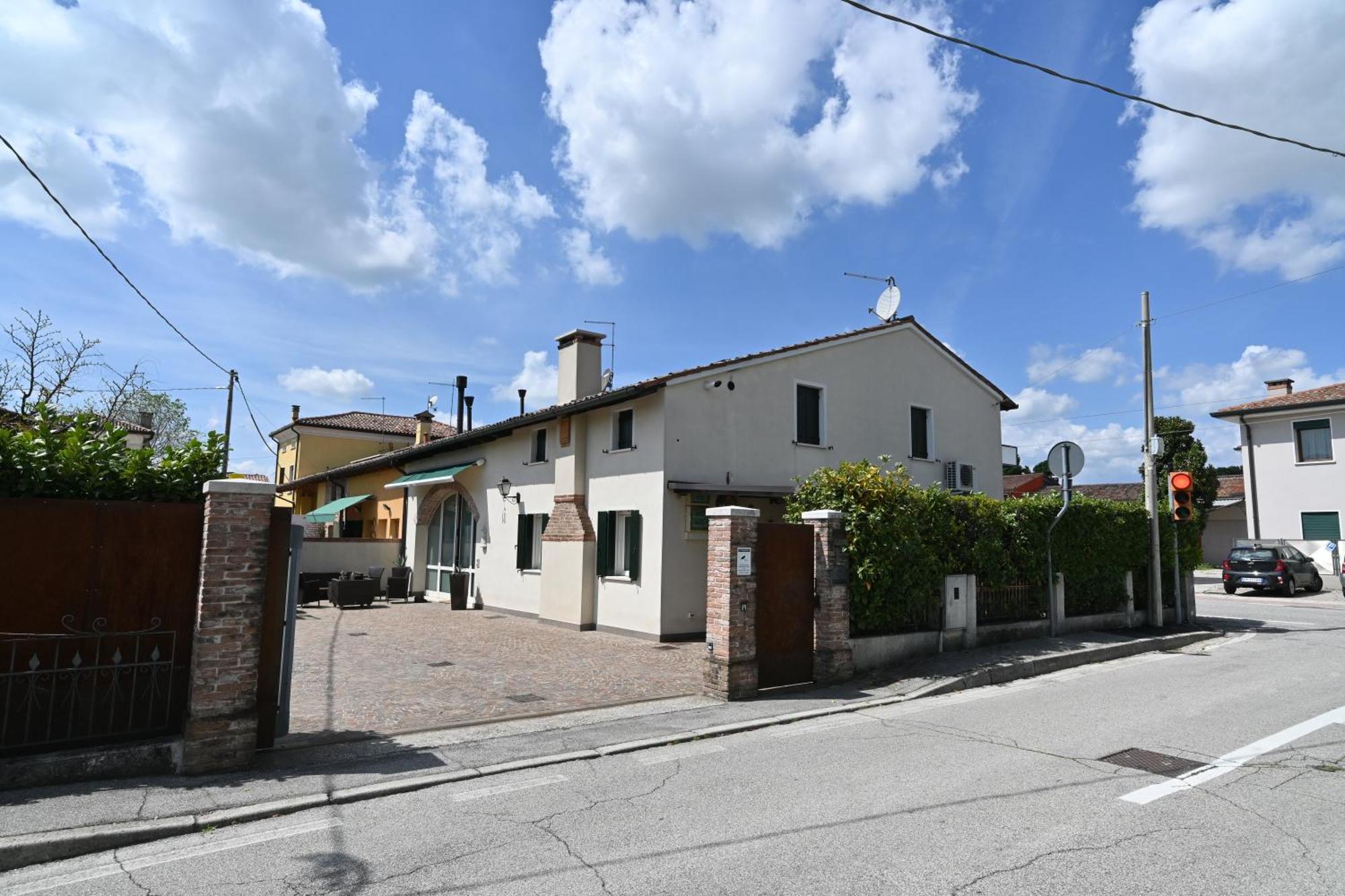Ca Centosa Artistic House Villa Storica Ristrutturata Con Patio E Giardino Cittadella Eksteriør bilde