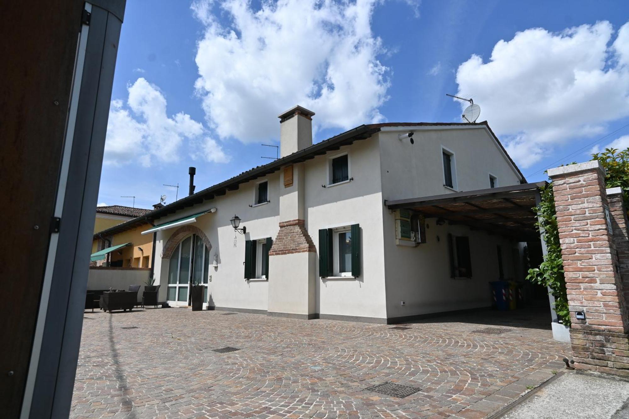 Ca Centosa Artistic House Villa Storica Ristrutturata Con Patio E Giardino Cittadella Eksteriør bilde